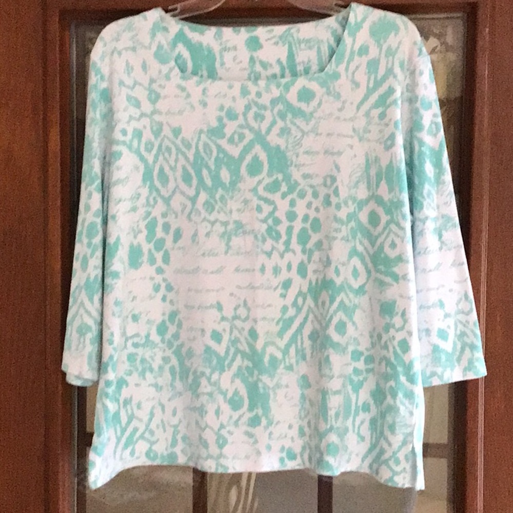 Green & white 3/4 sleeve top
